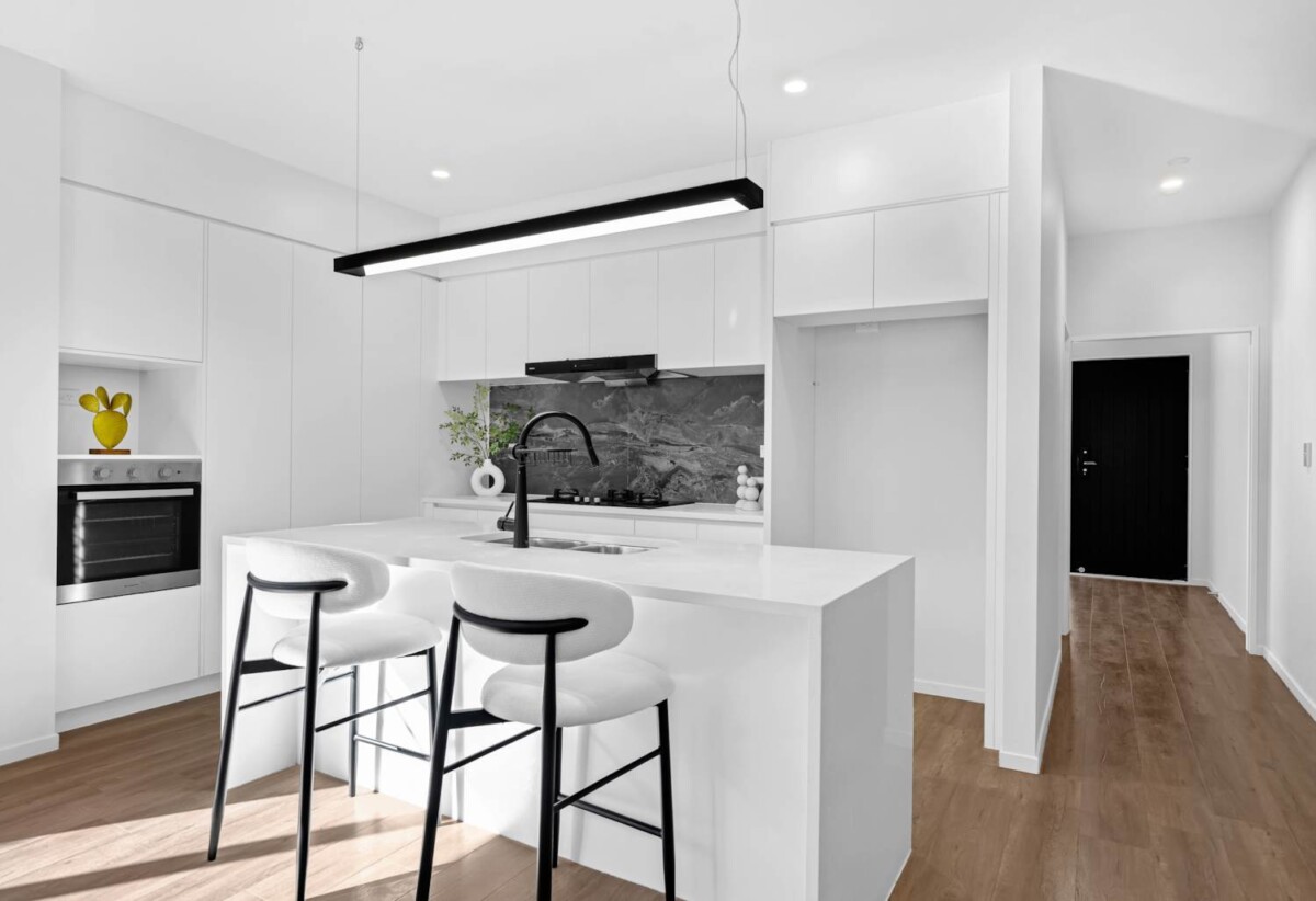 5 beds 3 baths house with double garage on 373m2 section, close to shops, school, motorway access, 0.5 km to Hingaia Peninsula School, 1.7 km to Rosehill Intermediate, 1.8 km to Rosehill College, 8 Lusitano Drive, Karaka, Auckland
