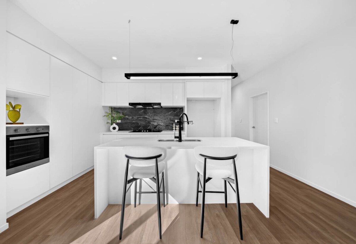 5 beds 3 baths house with double garage on 373m2 section, close to shops, school, motorway access, 0.5 km to Hingaia Peninsula School, 1.7 km to Rosehill Intermediate, 1.8 km to Rosehill College, 8 Lusitano Drive, Karaka, Auckland