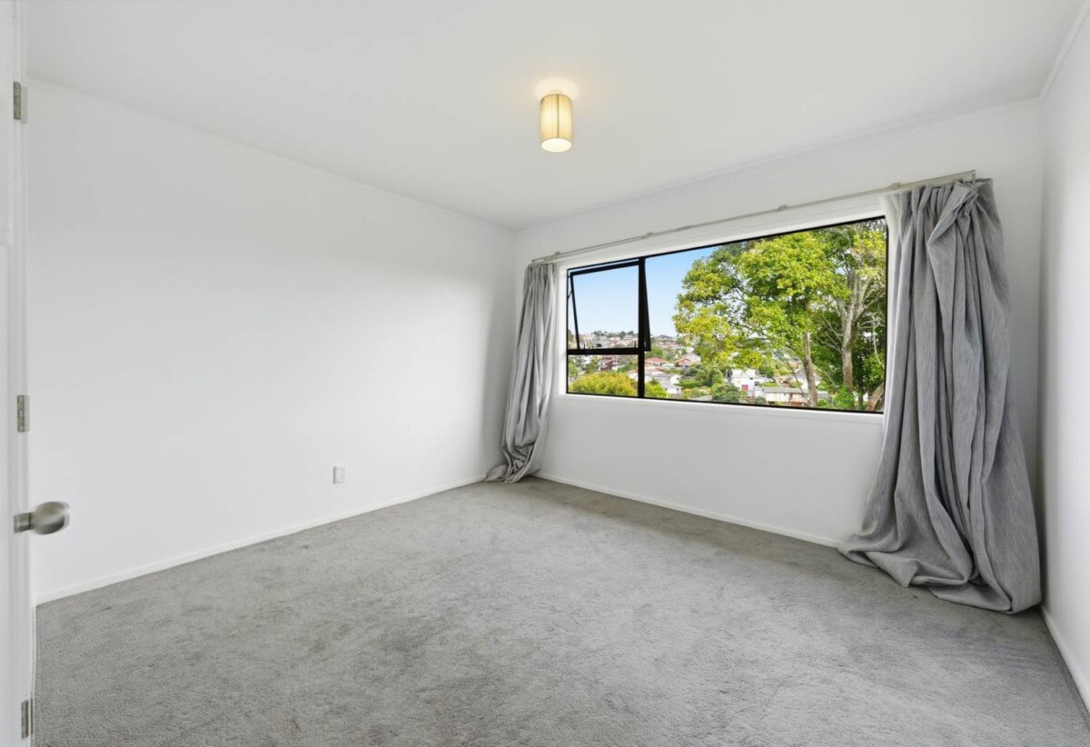 Rangi Zone, 3 beds house on 737m2 section, with RC for 3 Stand-alone Freehold houses, close to schools, beach, Almany Mall, Motorway access, 38 Oaktree Avenue, Browns Bay, Auckland