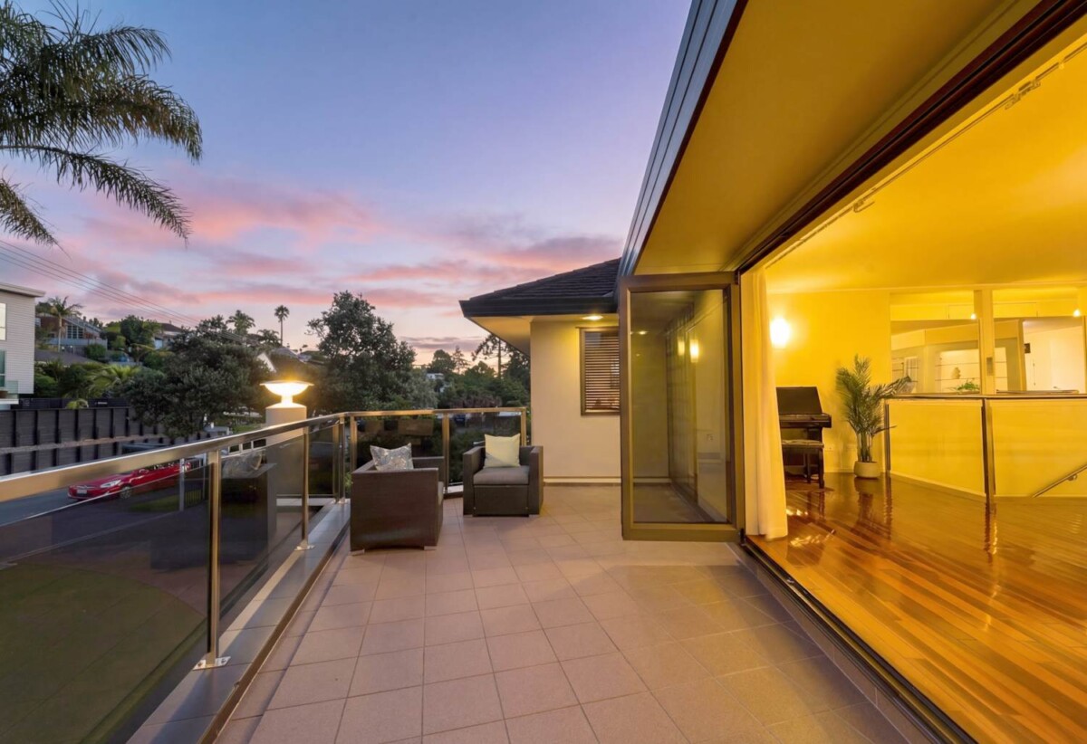 305m2 4 beds 4 baths house with double garage on 766m2 section, 0.8 km to Meadowbank School, 1.7 km to Remuera Intermediate, 17 Debron Avenue, Remuera, Auckland