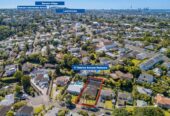 305m2 4 beds 4 baths house with double garage on 766m2 section, 0.8 km to Meadowbank School, 1.7 km to Remuera Intermediate, 17 Debron Avenue, Remuera, Auckland