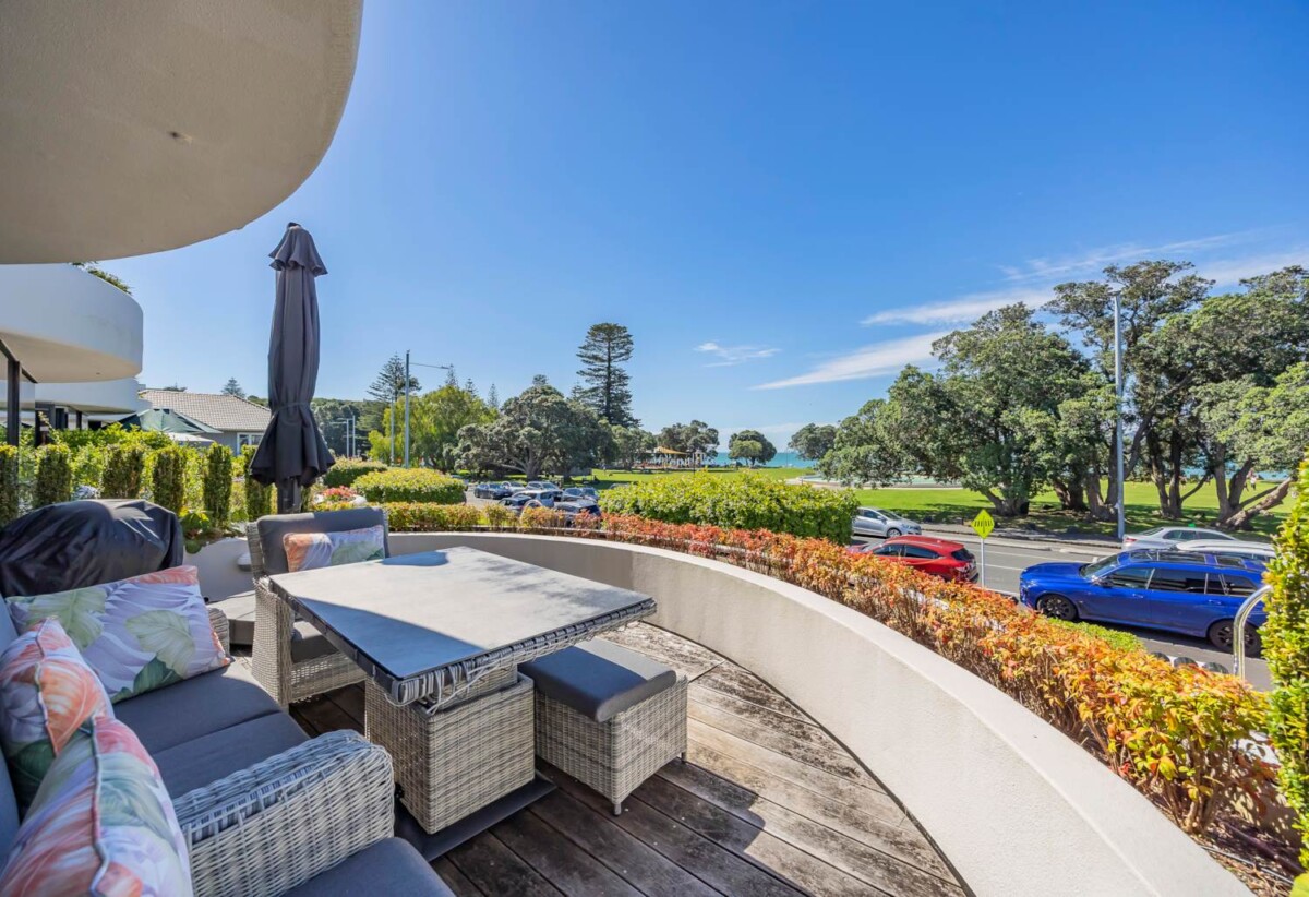 LIVE WHERE OTHERS HOLIDAY, sea views and iconic 2 beds 2 baths 2 car park apartment, cafés, restaurants, transport and the beach right at your doorstep, 0.3 km to Kohimarama School, 4/47 Tamaki Drive, Mission Bay, Auckland