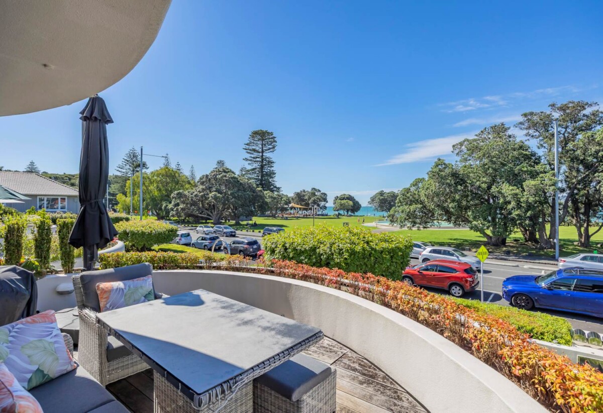 LIVE WHERE OTHERS HOLIDAY, sea views and iconic 2 beds 2 baths 2 car park apartment, cafés, restaurants, transport and the beach right at your doorstep, 0.3 km to Kohimarama School, 4/47 Tamaki Drive, Mission Bay, Auckland