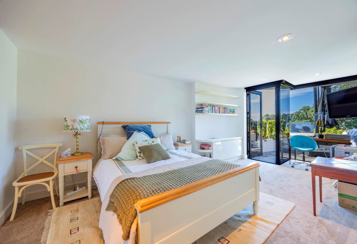LIVE WHERE OTHERS HOLIDAY, sea views and iconic 2 beds 2 baths 2 car park apartment, cafés, restaurants, transport and the beach right at your doorstep, 0.3 km to Kohimarama School, 4/47 Tamaki Drive, Mission Bay, Auckland