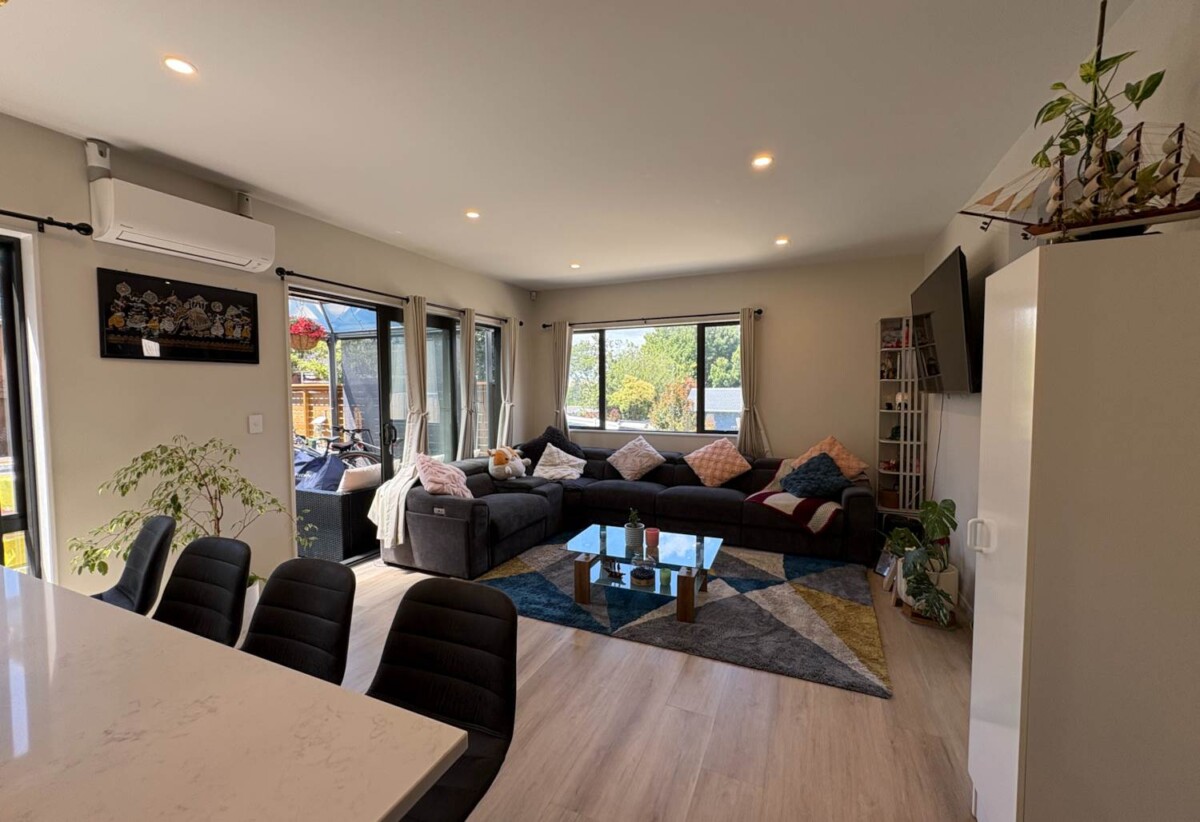 For rent,near-new 4 beds 2 baths house with garage, available 28th February, 29A Rotoiti Avenue, Pakuranga Heights, Auckland