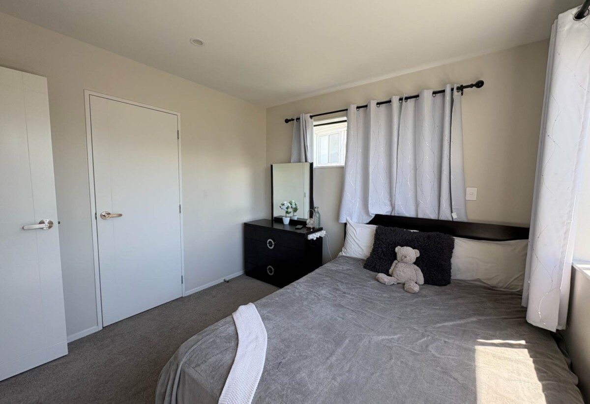 For rent,near-new 4 beds 2 baths house with garage, available 28th February, 29A Rotoiti Avenue, Pakuranga Heights, Auckland