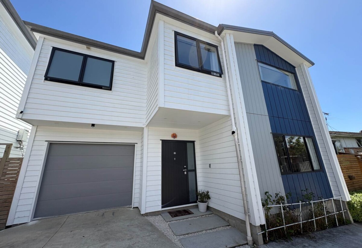 For rent,near-new 4 beds 2 baths house with garage, available 28th February, 29A Rotoiti Avenue, Pakuranga Heights, Auckland