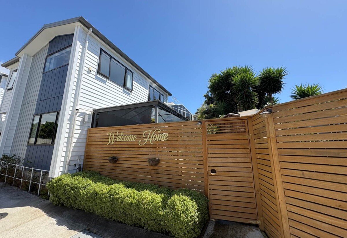 For rent,near-new 4 beds 2 baths house with garage, available 28th February, 29A Rotoiti Avenue, Pakuranga Heights, Auckland