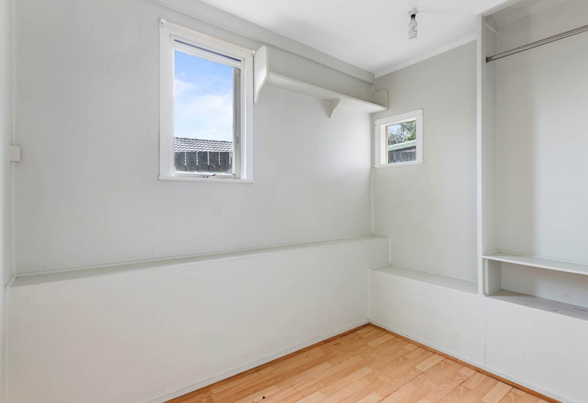 4 beds house on 776m2 section, RC-Approved for 6 standalone 3+beds home with garage, 0.5 km to Marlborough School, 1.2 km to Glenfield Intermediate School, 2.1 km to Northcote College, 75 Archers Road, Hillcrest, Auckland