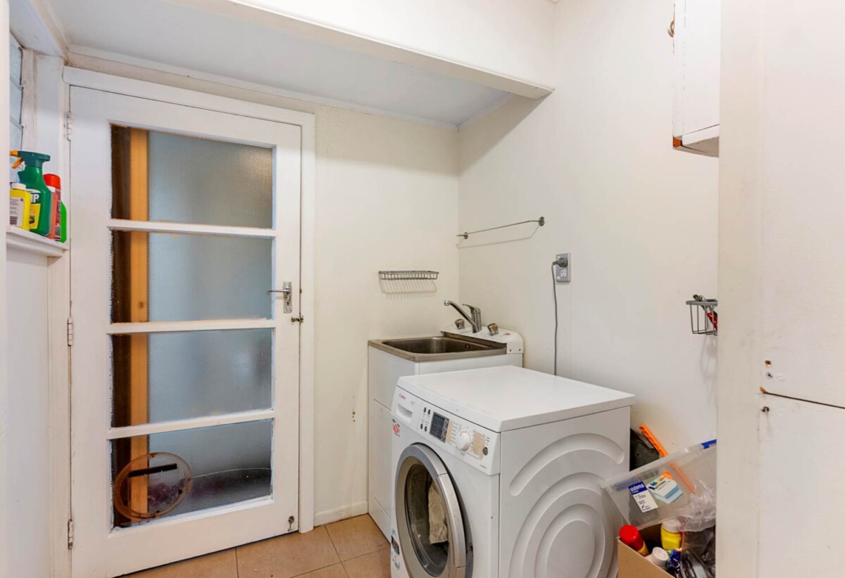 4 beds house on 776m2 section, RC-Approved for 6 standalone 3+beds home with garage, 0.5 km to Marlborough School, 1.2 km to Glenfield Intermediate School, 2.1 km to Northcote College, 75 Archers Road, Hillcrest, Auckland