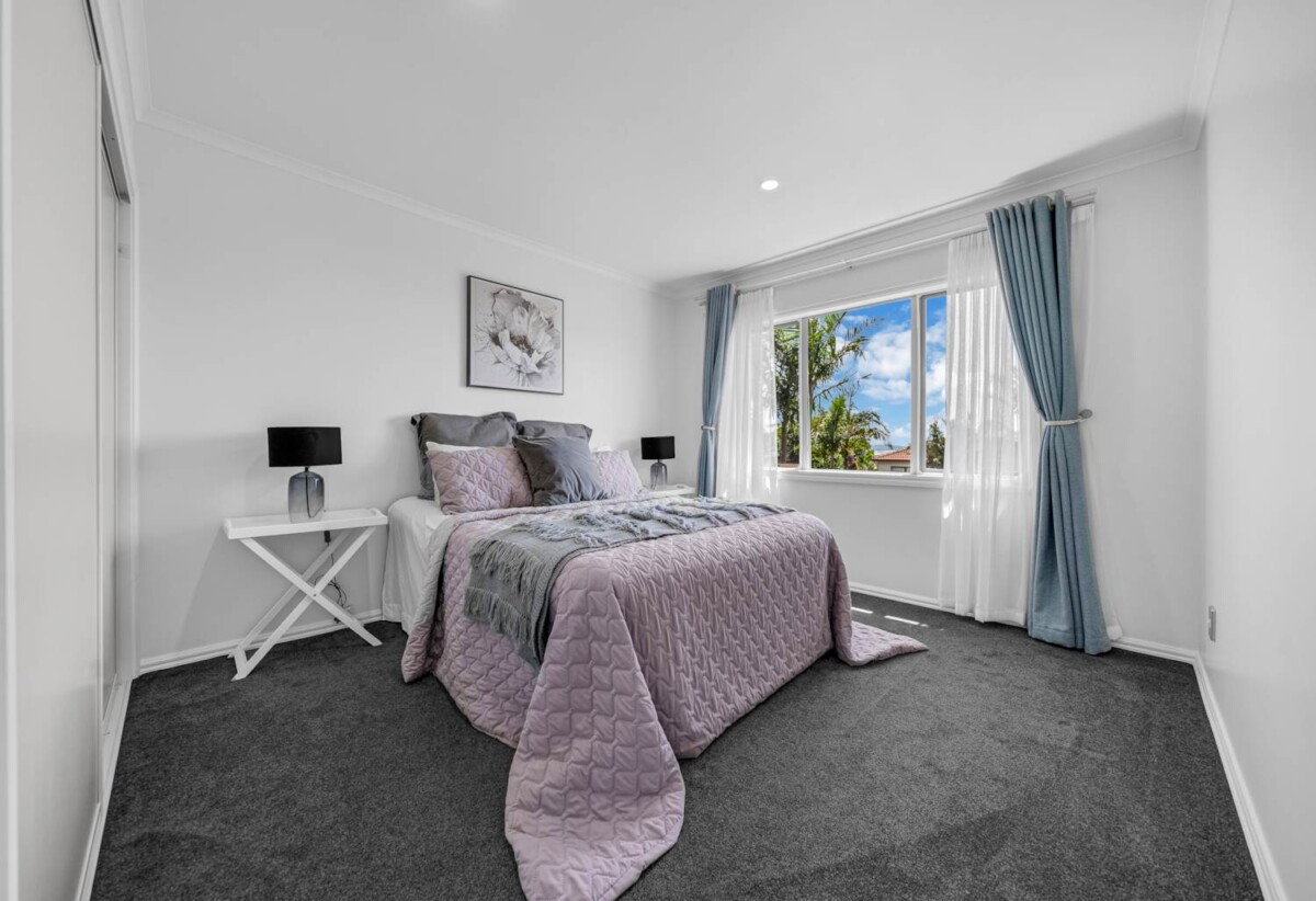 6 beds 3 baths house on 806m2 section, Botany Town Centre is just minutes away, 1 km to Botany Downs Secondary College, 1.7 km to Point View School, 19 Skye Road, East Tamaki Heights, Auckland