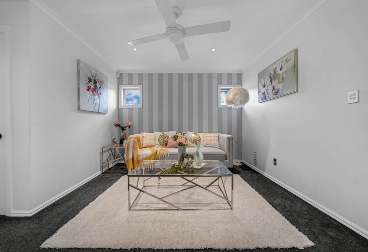 6 beds 3 baths house on 806m2 section, Botany Town Centre is just minutes away, 1 km to Botany Downs Secondary College, 1.7 km to Point View School, 19 Skye Road, East Tamaki Heights, Auckland