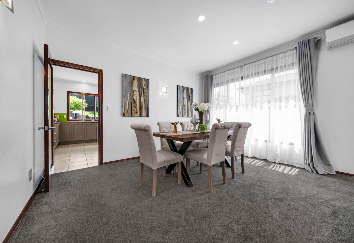 6 beds 3 baths house on 806m2 section, Botany Town Centre is just minutes away, 1 km to Botany Downs Secondary College, 1.7 km to Point View School, 19 Skye Road, East Tamaki Heights, Auckland