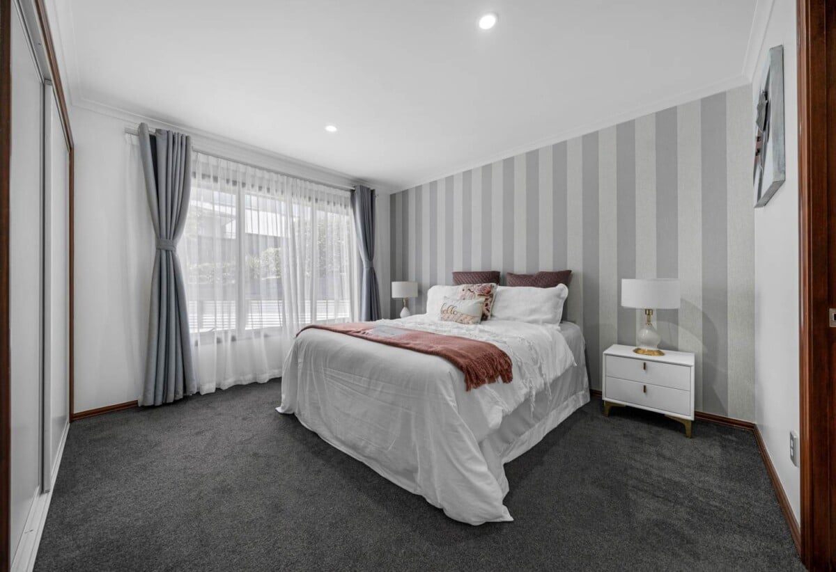 6 beds 3 baths house on 806m2 section, Botany Town Centre is just minutes away, 1 km to Botany Downs Secondary College, 1.7 km to Point View School, 19 Skye Road, East Tamaki Heights, Auckland