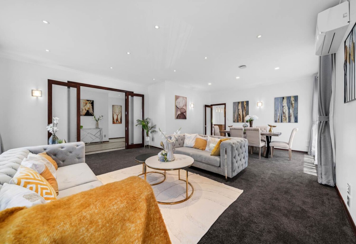 6 beds 3 baths house on 806m2 section, Botany Town Centre is just minutes away, 1 km to Botany Downs Secondary College, 1.7 km to Point View School, 19 Skye Road, East Tamaki Heights, Auckland