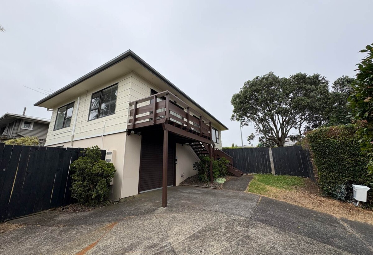 For rent, Newly Refurbished 3 beds 1 bath house with garage, zoned for Owairoa Primary School, Howick Intermediate, Howick College, available now, 224B Moore Street, Howick, Auckland