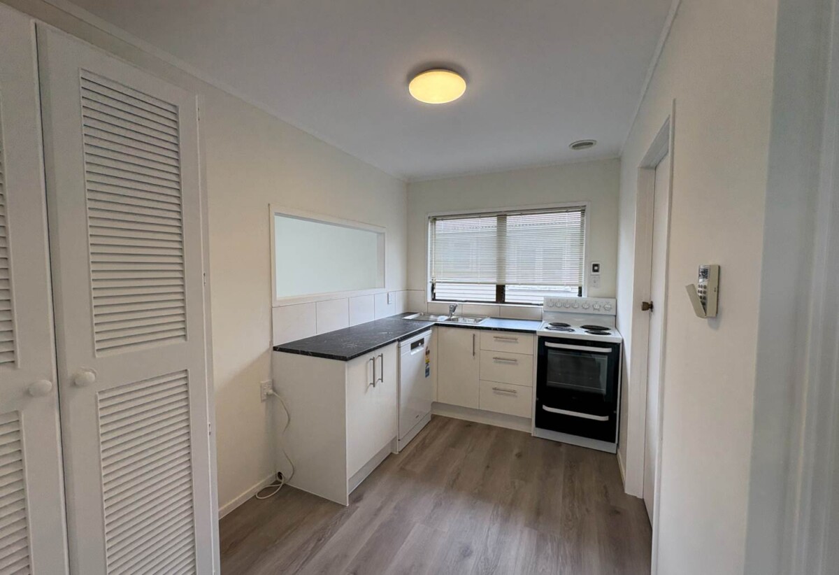 For rent, Newly Refurbished 3 beds 1 bath house with garage, zoned for Owairoa Primary School, Howick Intermediate, Howick College, available now, 224B Moore Street, Howick, Auckland