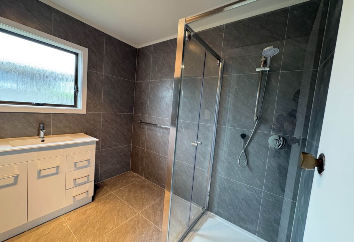 For rent, Newly Refurbished 3 beds 1 bath house with garage, zoned for Owairoa Primary School, Howick Intermediate, Howick College, available now, 224B Moore Street, Howick, Auckland