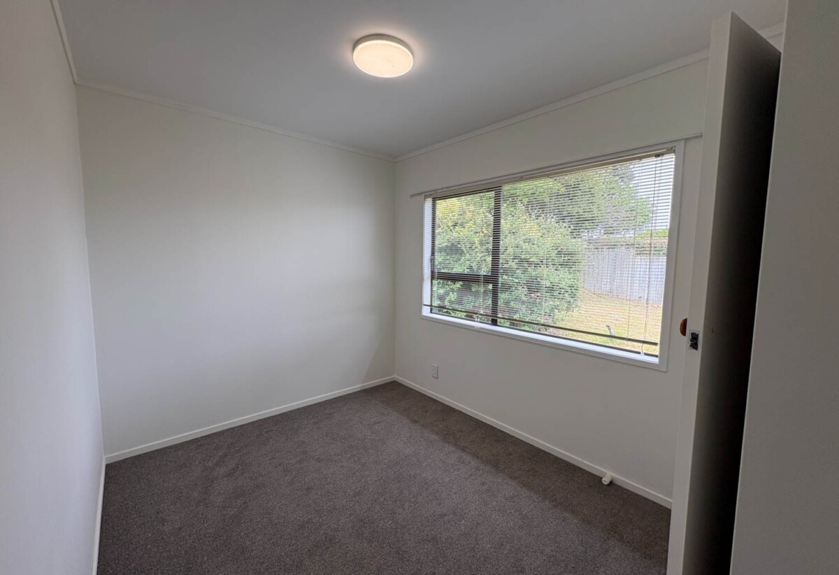 For rent, Newly Refurbished 3 beds 1 bath house with garage, zoned for Owairoa Primary School, Howick Intermediate, Howick College, available now, 224B Moore Street, Howick, Auckland