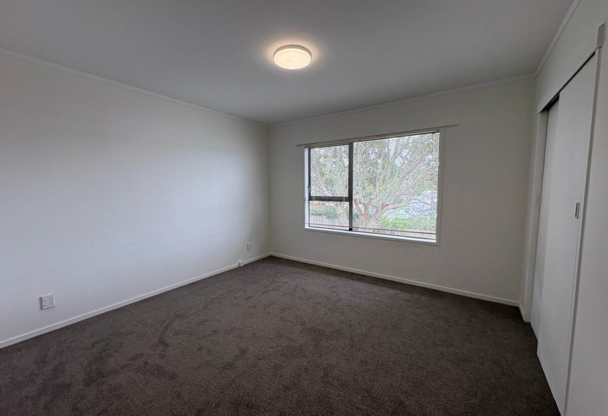 For rent, Newly Refurbished 3 beds 1 bath house with garage, zoned for Owairoa Primary School, Howick Intermediate, Howick College, available now, 224B Moore Street, Howick, Auckland