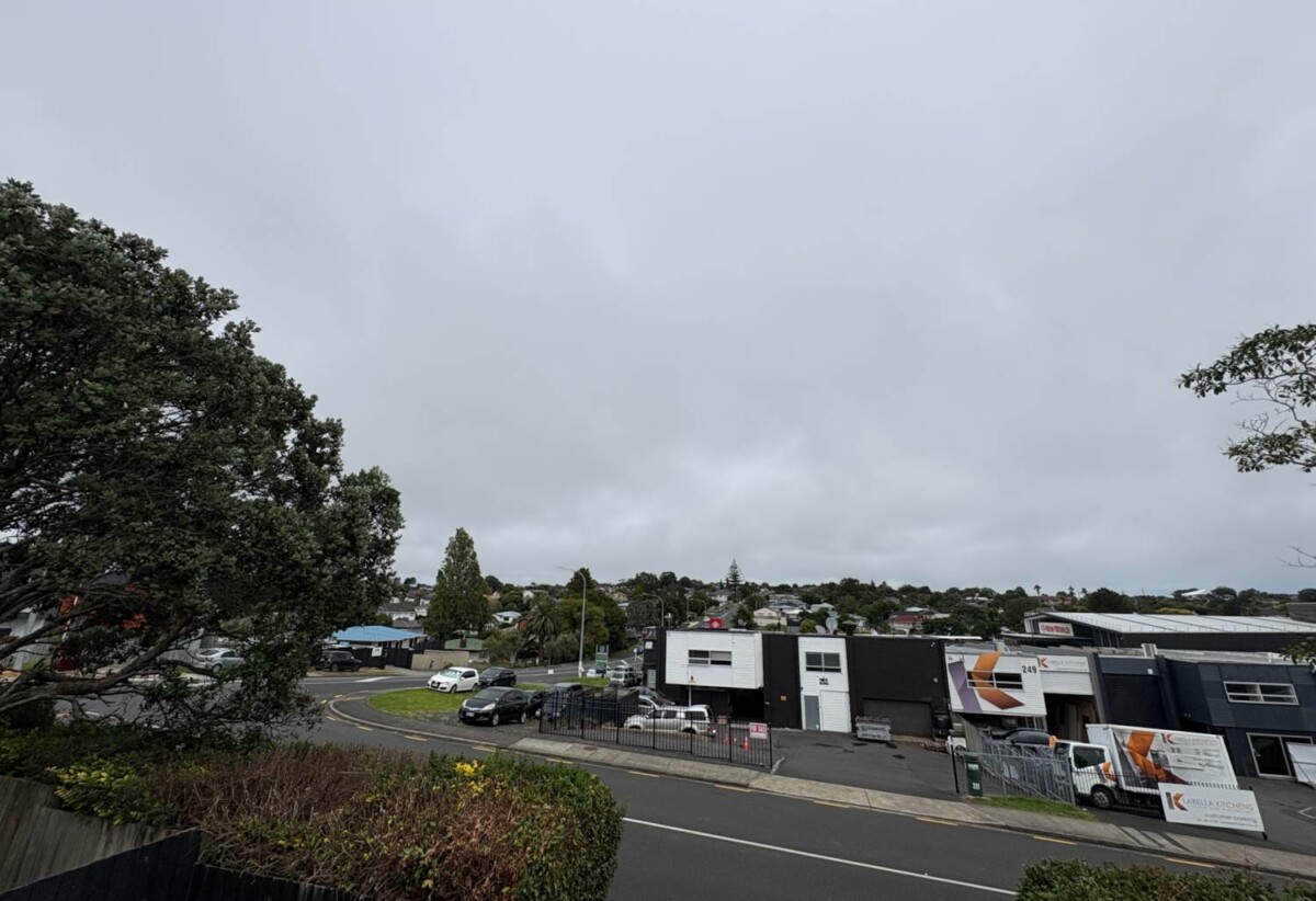 For rent, Newly Refurbished 3 beds 1 bath house with garage, zoned for Owairoa Primary School, Howick Intermediate, Howick College, available now, 224B Moore Street, Howick, Auckland