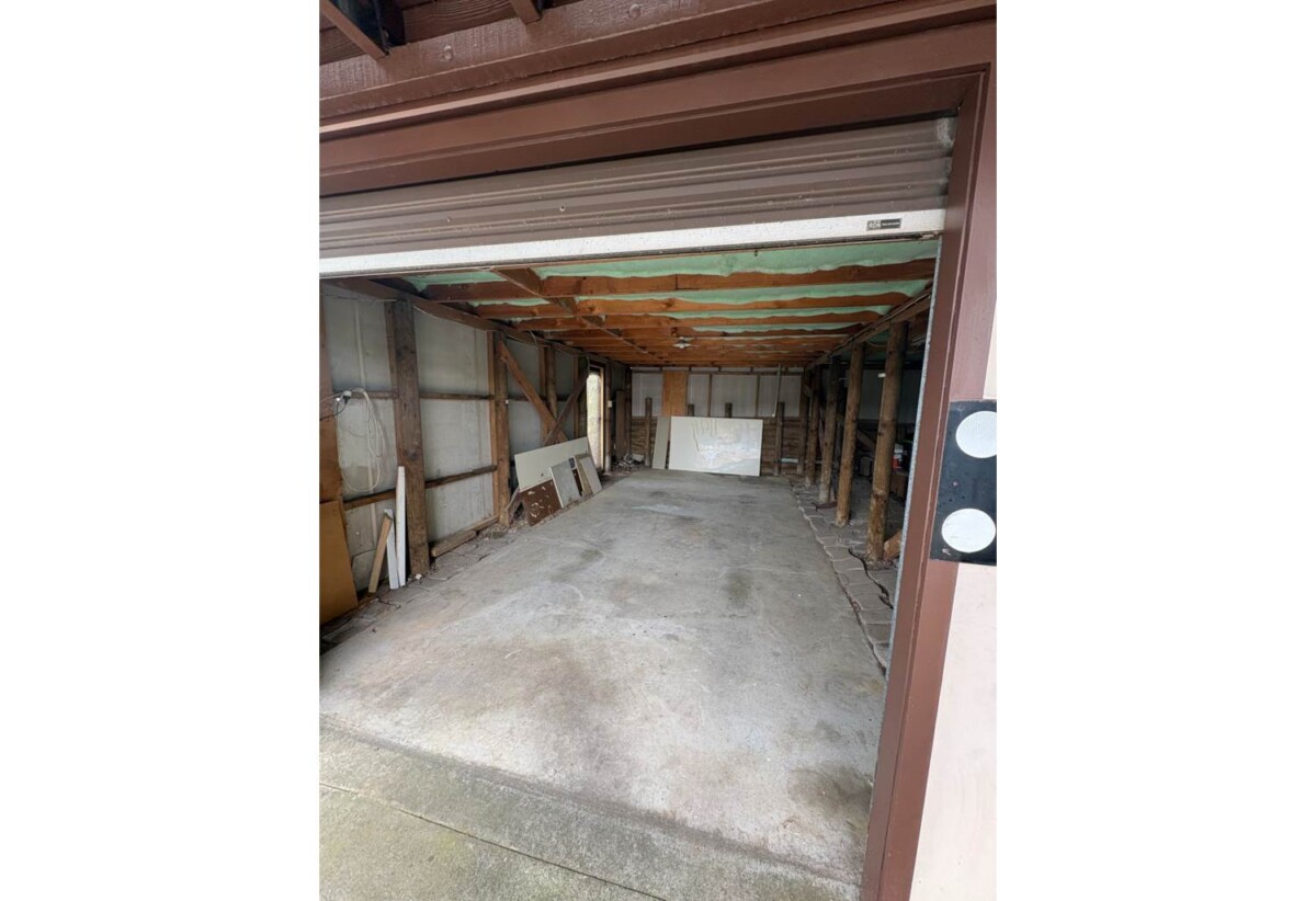 For rent, Newly Refurbished 3 beds 1 bath house with garage, zoned for Owairoa Primary School, Howick Intermediate, Howick College, available now, 224B Moore Street, Howick, Auckland