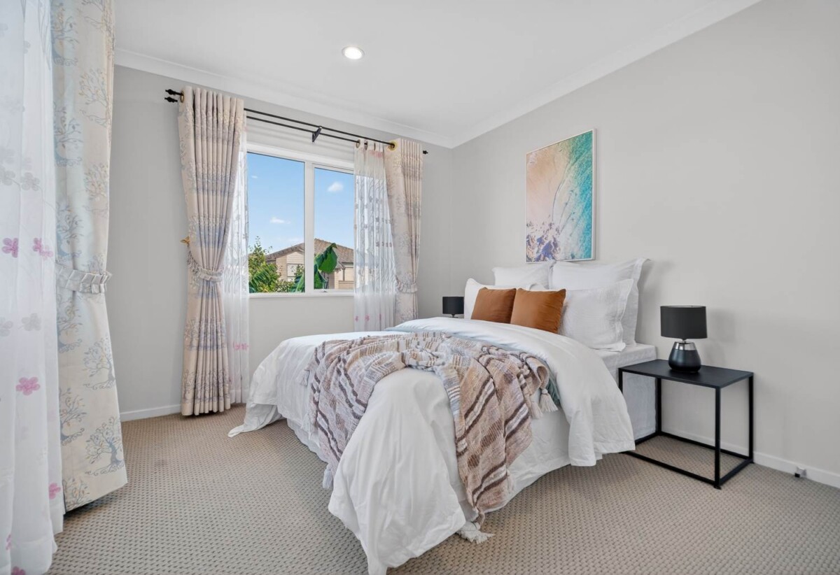 5 beds 3.5 baths house with double garage on 300m2 section, walks to Ormiston Town Centre, 0.4 km to Ormiston Senior College, 0.5 km to Ormiston Junior College and Ormiston Primary School, 10 Shandon Street, Flat Bush, Auckland