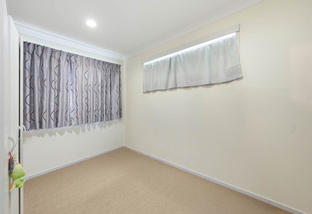 First time on the market in 31 years, 2 houses (3 beds house + 2 beds house) on 664m2section, walks to Highland Park shopping centre, 0.7 km to Pakuranga College, 0.8 km to Howick Primary School, 0.9 km to Howick Intermediate, 35 Aberfeldy Avenue, Highland Park, Auckland