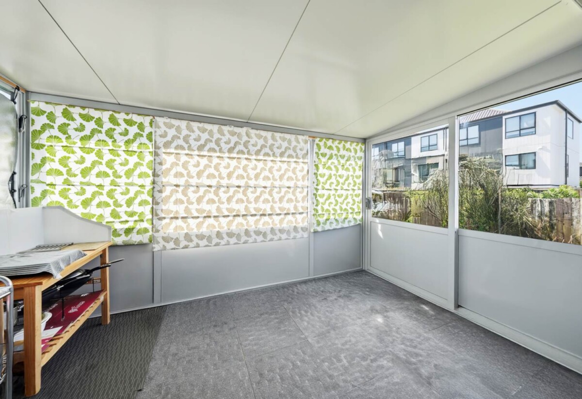 First time on the market in 31 years, 2 houses (3 beds house + 2 beds house) on 664m2section, walks to Highland Park shopping centre, 0.7 km to Pakuranga College, 0.8 km to Howick Primary School, 0.9 km to Howick Intermediate, 35 Aberfeldy Avenue, Highland Park, Auckland