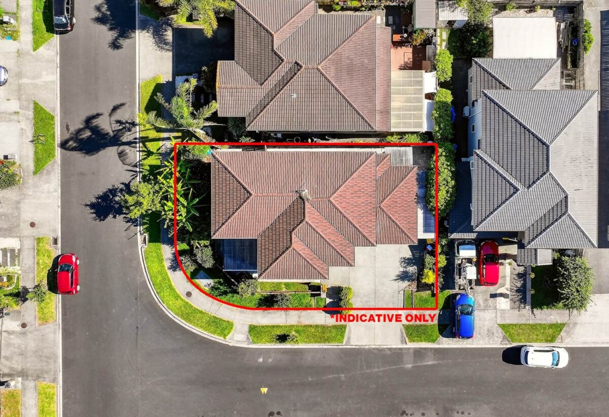 5 beds 3.5 baths house with double garage on 300m2 section, walks to Ormiston Town Centre, 0.4 km to Ormiston Senior College, 0.5 km to Ormiston Junior College and Ormiston Primary School, 10 Shandon Street, Flat Bush, Auckland