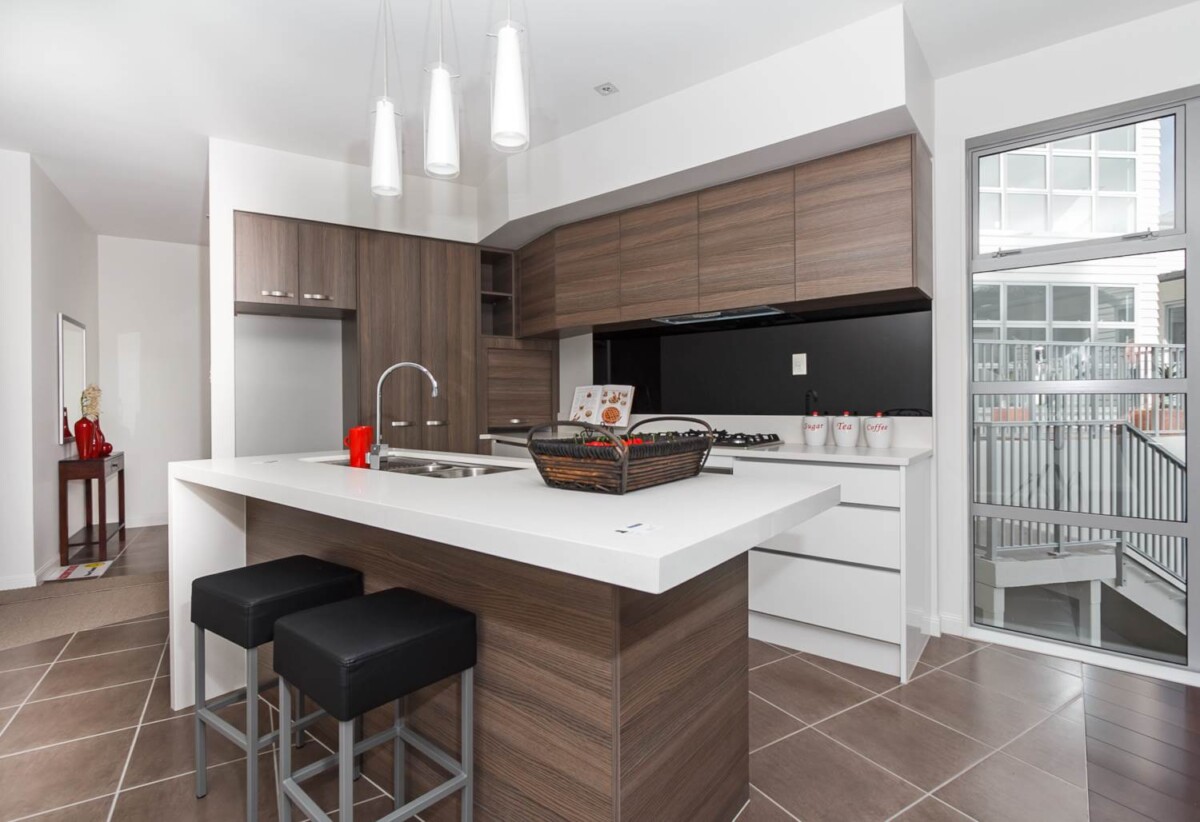 Double Grammar schools zone, 3 beds 2.5 baths home with double garage, CV: $1.25 million, Vendor says sell, walks to Parnell shops, 0.8 km to Parnell School, 1.6 km to Auckland Grammar, 2.2 km to Epsom Girls’ Grammar School, 73 Gibraltar Crescent, Parnell, Auckland
