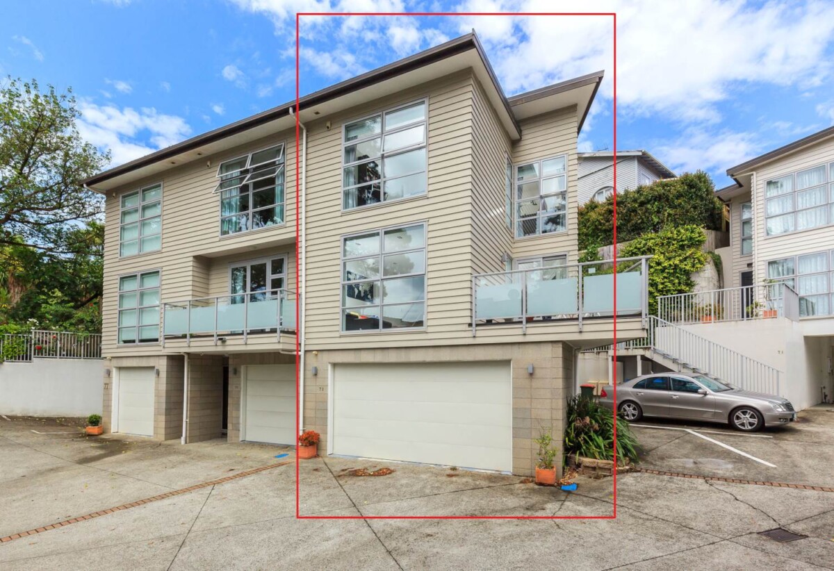Double Grammar schools zone, 3 beds 2.5 baths home with double garage, CV: $1.25 million, Vendor says sell, walks to Parnell shops, 0.8 km to Parnell School, 1.6 km to Auckland Grammar, 2.2 km to Epsom Girls’ Grammar School, 73 Gibraltar Crescent, Parnell, Auckland