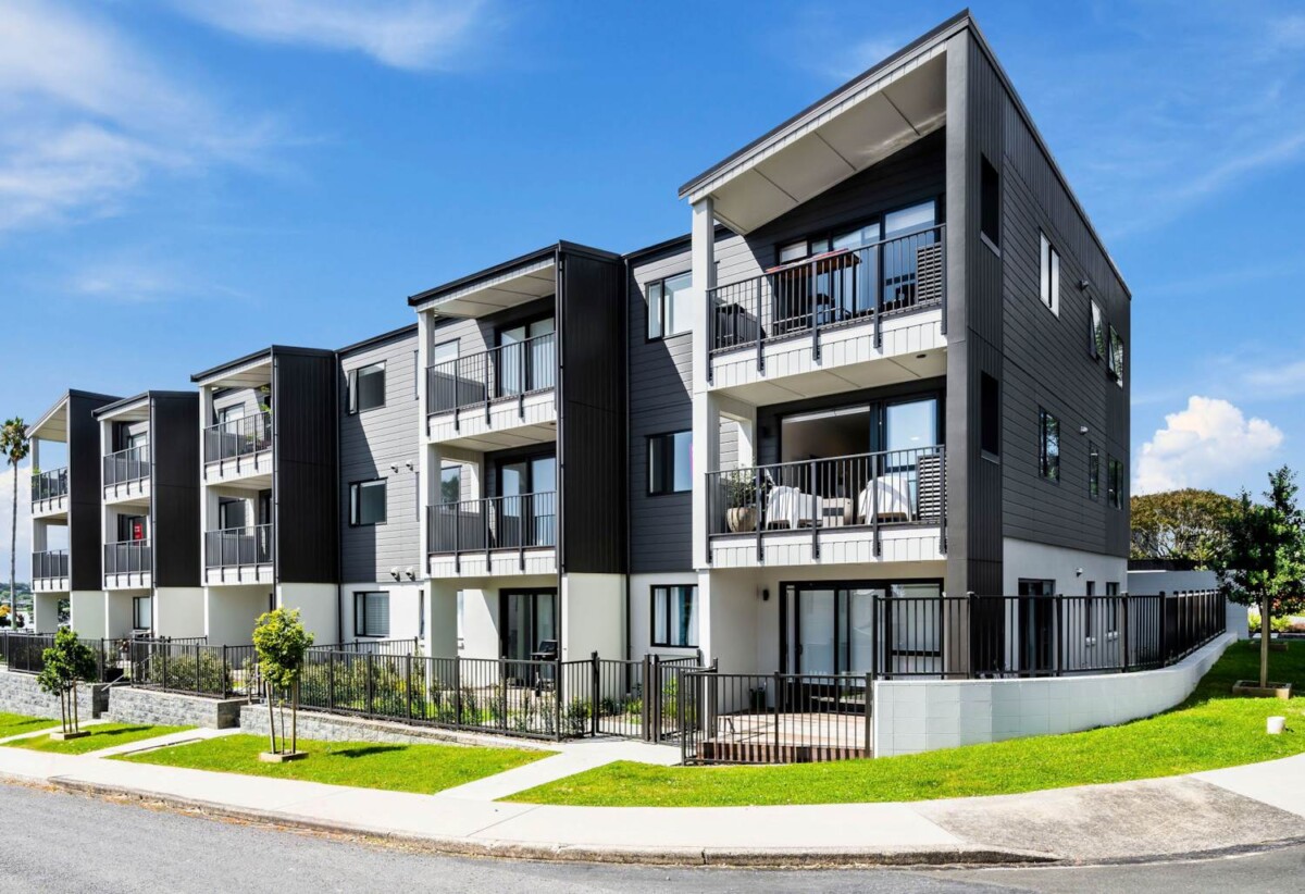 Waterfront Living | Motivated Vendor – Must Sell, 2 beds 2 baths 1 car park apartment, 0.3 km to Tamaki School, 1.5 km to Tamaki College, 101/1A Derna Road, Panmure, Auckland