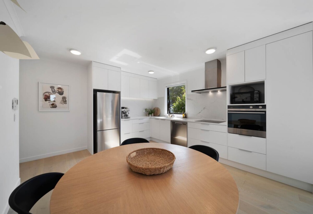 Waterfront Living | Motivated Vendor – Must Sell, 2 beds 2 baths 1 car park apartment, 0.3 km to Tamaki School, 1.5 km to Tamaki College, 101/1A Derna Road, Panmure, Auckland