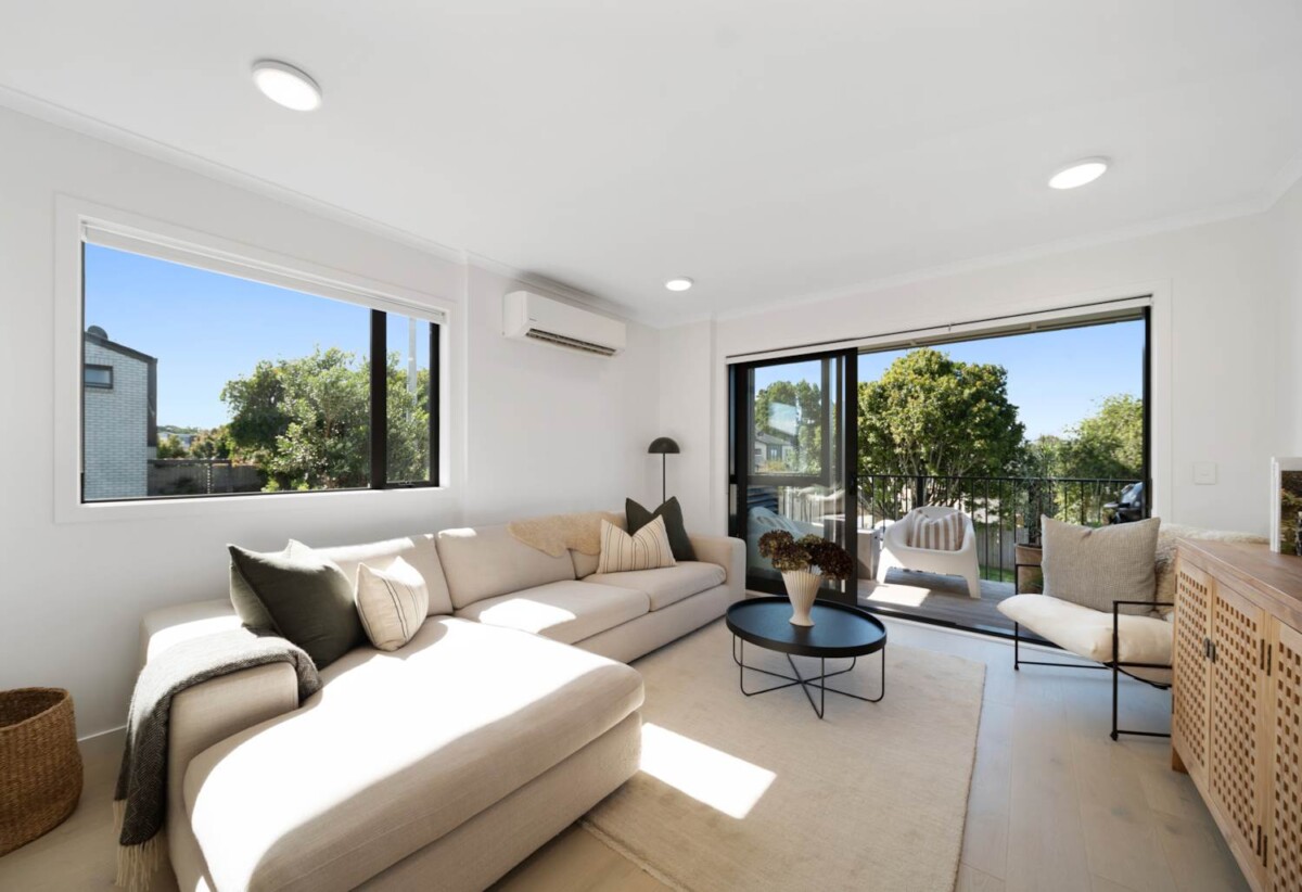 Waterfront Living | Motivated Vendor – Must Sell, 2 beds 2 baths 1 car park apartment, 0.3 km to Tamaki School, 1.5 km to Tamaki College, 101/1A Derna Road, Panmure, Auckland