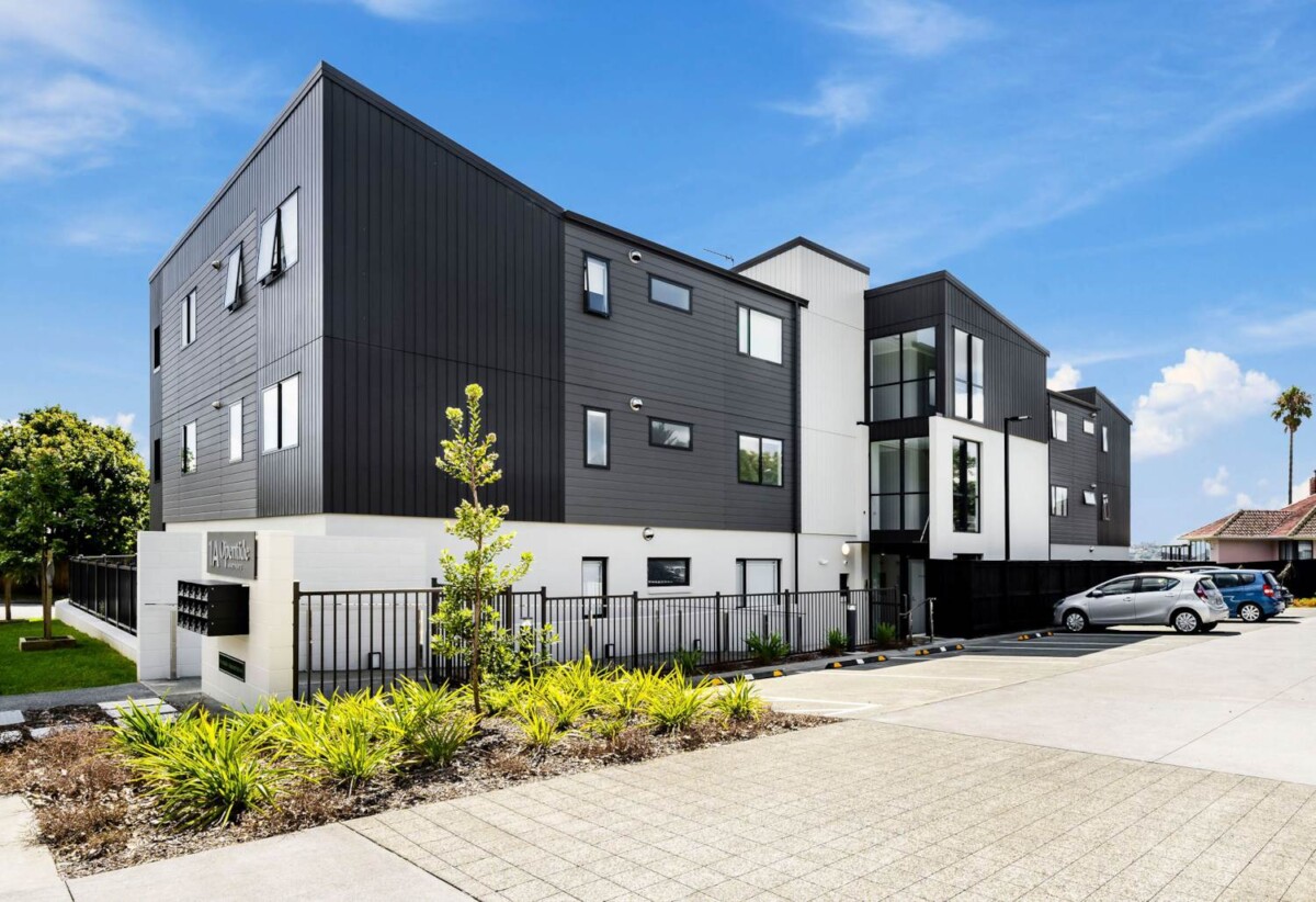 Waterfront Living | Motivated Vendor – Must Sell, 2 beds 2 baths 1 car park apartment, 0.3 km to Tamaki School, 1.5 km to Tamaki College, 101/1A Derna Road, Panmure, Auckland
