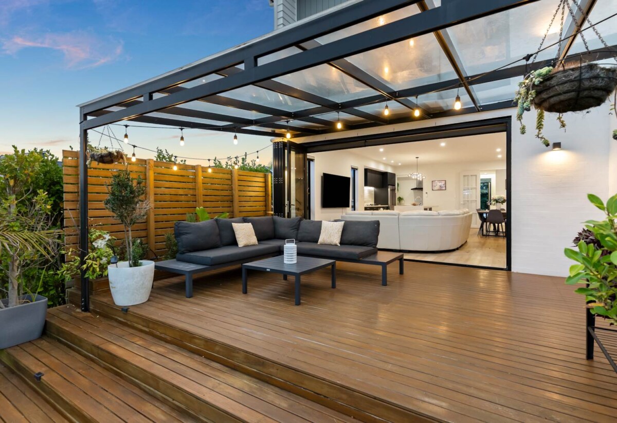 Built by Jalcon Homes, 318m2 luxury 5 beds 4 baths house on 752m2 section with Perfect Views, 0.8 km to Scott Point Primary School, 1.6 km to Hobsonville Point Secondary School, 40 Tai Crescent, Hobsonville, Auckland
