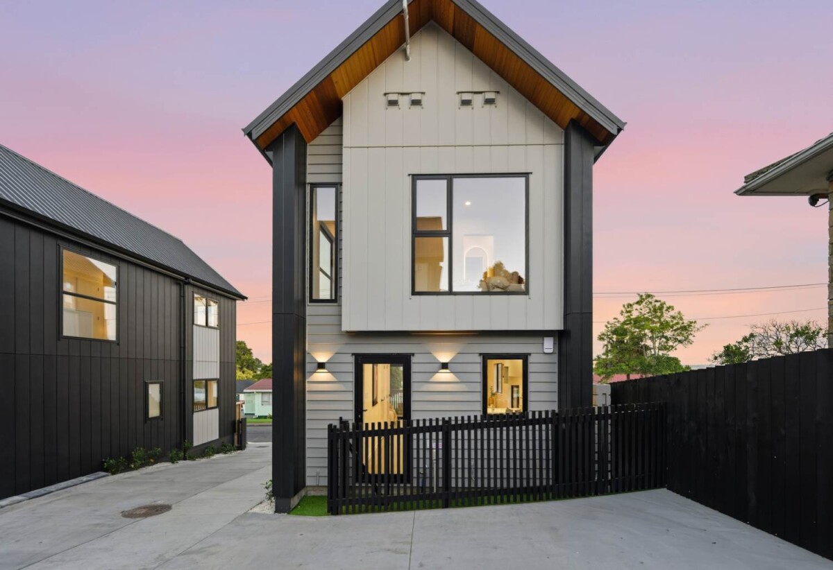 Brandnew freehold 2 bed or 3 beds home, walks to Sylvia Park Mall, 0.3 km to Sylvia Park School, 2 Bean Place, Mt Wellington, Auckland