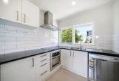 Double Westlake school zone, Brick and tile 2 beds 1 bath home with car park, 0.4 km to Forrest Hill School, 0.7 km to Westlake Boys’ High School, 1.3 km to Westlake Girls’ High School, 1.9 km to Takapuna Normal Intermediate, 3/1 Becroft Drive, Forrest Hill, Auckland