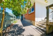 Double Westlake school zone, Brick and tile 2 beds 1 bath home with car park, 0.4 km to Forrest Hill School, 0.7 km to Westlake Boys’ High School, 1.3 km to Westlake Girls’ High School, 1.9 km to Takapuna Normal Intermediate, 3/1 Becroft Drive, Forrest Hill, Auckland