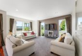 5 beds 4 baths house on 539m2 section, with a huge deck area next to the reserve, close to schools, shops, golf club, 1 km to Albany Junior High School, 42 Newbury Place, Schnapper Rock, Auckland