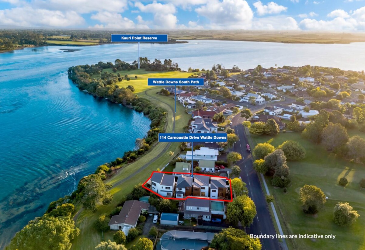 Wake up to breathtaking 180-degree sea views, brandnew freehold standalone 5 beds 4.5 baths house with double garage, Stamford 10-Year New Build Guarantee , bathrooms Underfloor heating , nearby coastal walkways, Wattle Downs Golf Club, 1.1 km to Reremoana Primary School, 114D Carnoustie Drive, Wattle Downs, Auckland