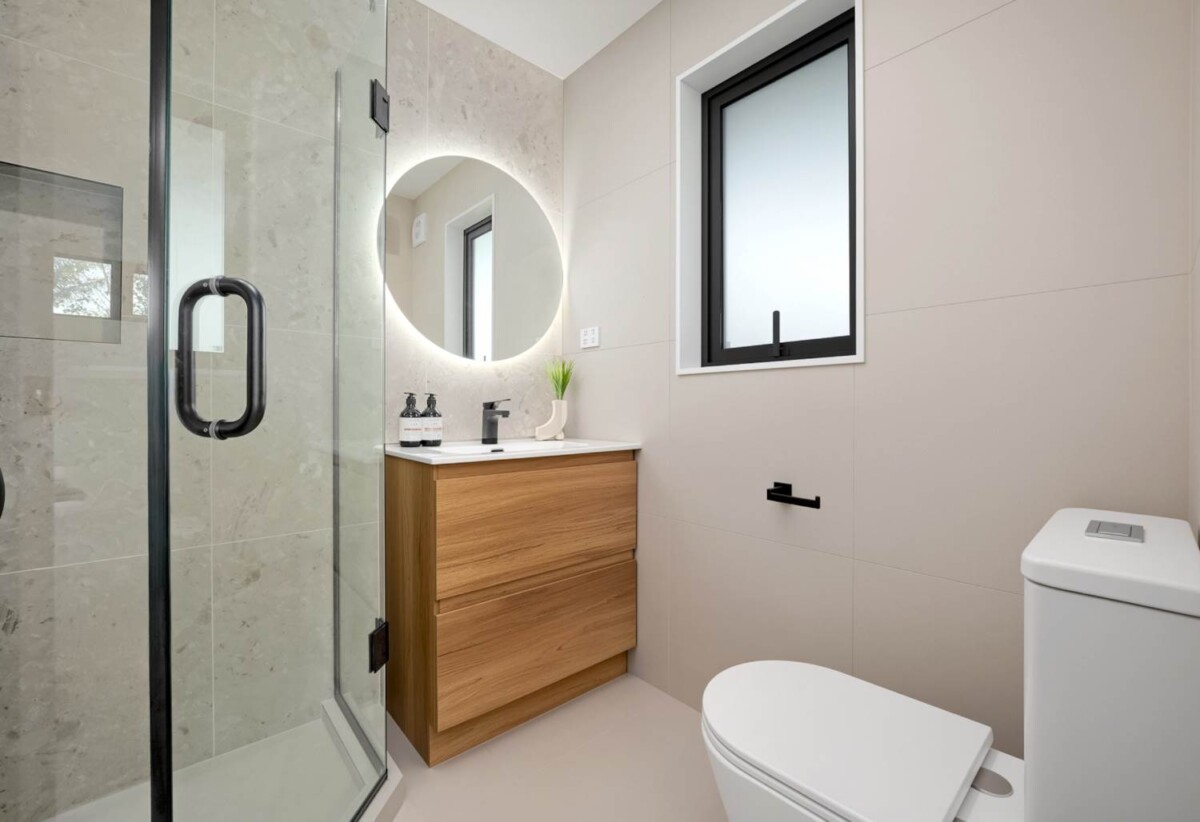 Wake up to breathtaking 180-degree sea views, brandnew freehold standalone 5 beds 4.5 baths house with double garage, Stamford 10-Year New Build Guarantee , bathrooms Underfloor heating , nearby coastal walkways, Wattle Downs Golf Club, 1.1 km to Reremoana Primary School, 114D Carnoustie Drive, Wattle Downs, Auckland