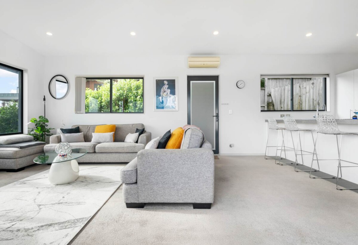 2 beds 1 bath home on 483m2 section, Minutes from Albany Mall, sports facilities, and the North Shore Golf Course, 0.5 km to Upper Harbour Primary School, 1.4 km to Albany Junior High School, 3.4 km to Albany Senior High School, 142A Kittiwake Drive, Albany, Auckland