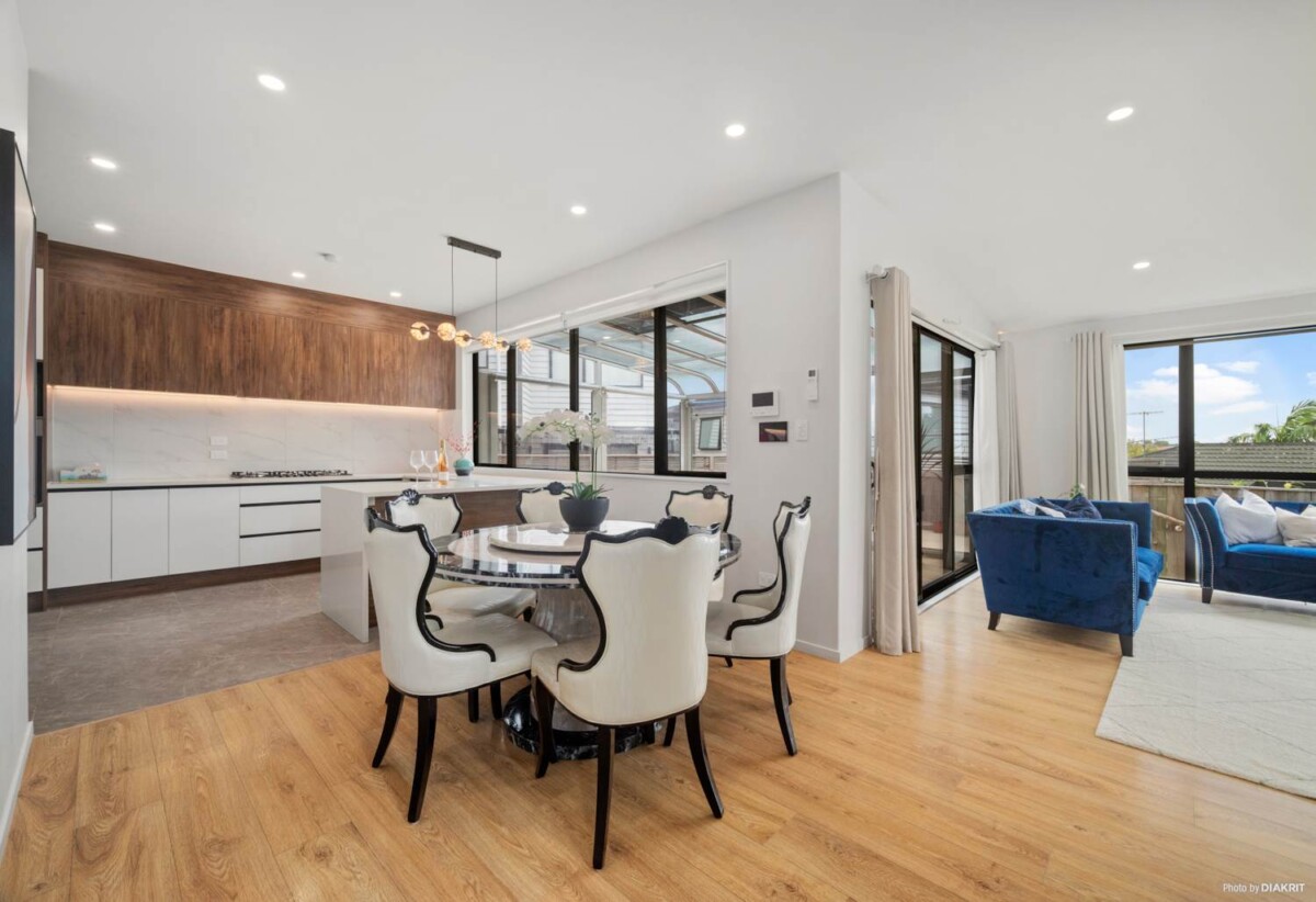 Owner moving overseas, 3 Master Suites+Dual Kitchens-Marina School Zone, 5 beds house with 3 ensuites on 434m2 section, Dual Self-Contained Masters on Ground Floor with separate access and private courtyard, 154 Luckens Road, West Harbour, Auckland