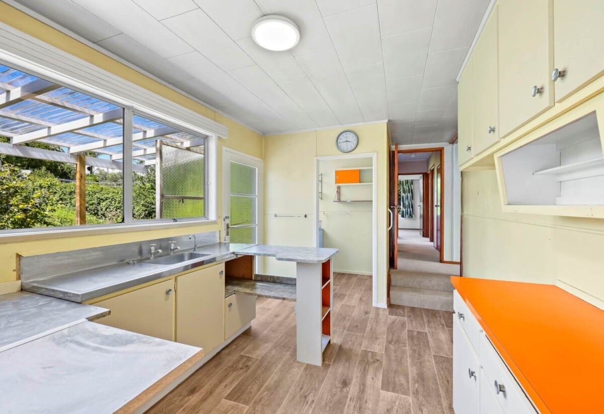 3 beds house on 1040m2 section, a Standalone garage with a brand-new roof, Handy to coastal walkways, parks, and local cafés, close to schools Haven ferry terminal, 0.8 km to Beach Haven School, 1.6 km to Birkdale Intermediate School, 39 Gazelle Avenue, Beach Haven, Auckland