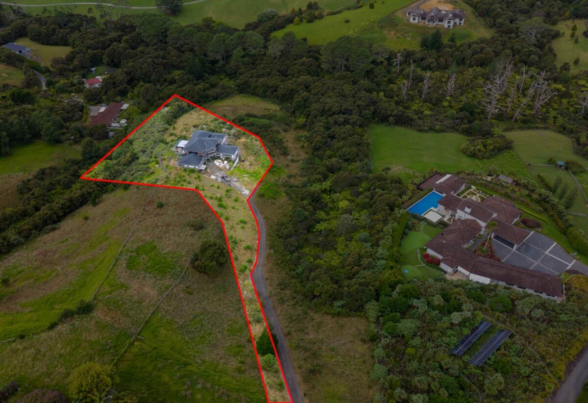 MORTGAGEE SALE, need to be completed, 643m2 luxury 5 beds 4.5 baths house on 7279m2 section, A rare chance to complete a high-end project, 1.5 km to Coatesville School, 3.7 km to Albany Senior High School, 4.1 km to Albany Junior High School, 54A Donaldson Drive, Coatesville, Auckland