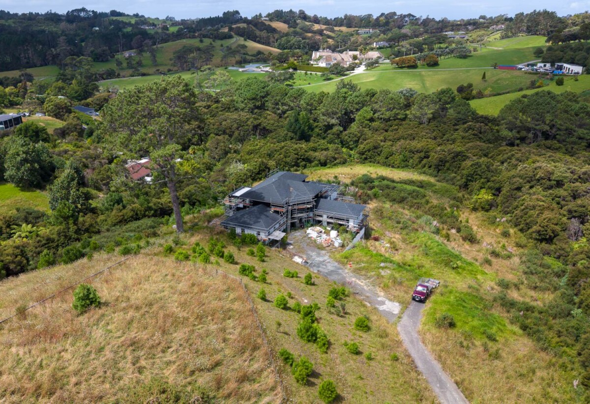 MORTGAGEE SALE, need to be completed, 643m2 luxury 5 beds 4.5 baths house on 7279m2 section, A rare chance to complete a high-end project, 1.5 km to Coatesville School, 3.7 km to Albany Senior High School, 4.1 km to Albany Junior High School, 54A Donaldson Drive, Coatesville, Auckland