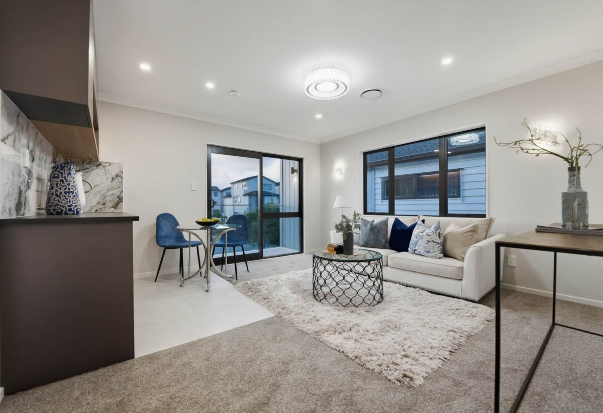 10-Year Master Build Guarantee, 3 LEGAL kitchens, 7 beds 5.5 baths house with 2 beds granny and double garage, 0.5 km to Te Uho o Te Nikau Primary School , 0.6 km to Ormiston Junior College, 0.7 km to Ormiston Senior College, 219B & 1/219B Murphys Road, Flat Bush, Auckland