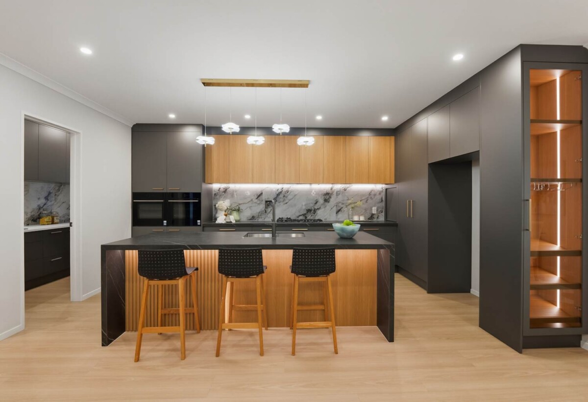 10-Year Master Build Guarantee, 3 LEGAL kitchens, 7 beds 5.5 baths house with 2 beds granny and double garage, 0.5 km to Te Uho o Te Nikau Primary School , 0.6 km to Ormiston Junior College, 0.7 km to Ormiston Senior College, 219B & 1/219B Murphys Road, Flat Bush, Auckland
